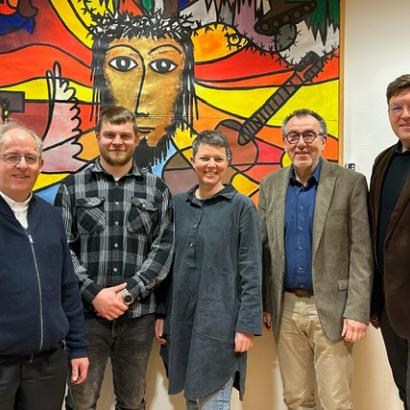 Bei der Einführung des neuen Bildungsreferenten (v.l.n.r.): Vorstandsmitglied im Stadtjugendring Hof Martin Engelbrecht, leitender Pfarrer in Hof Stefan Fleischmann, Bildungsreferent Julian Heinze, Bildungsreferentin Christina Tilmann, Referent für Glaubensbildung Thomas Müller und Diözesanjugendpfarrer Gerd Richard Neumeier.