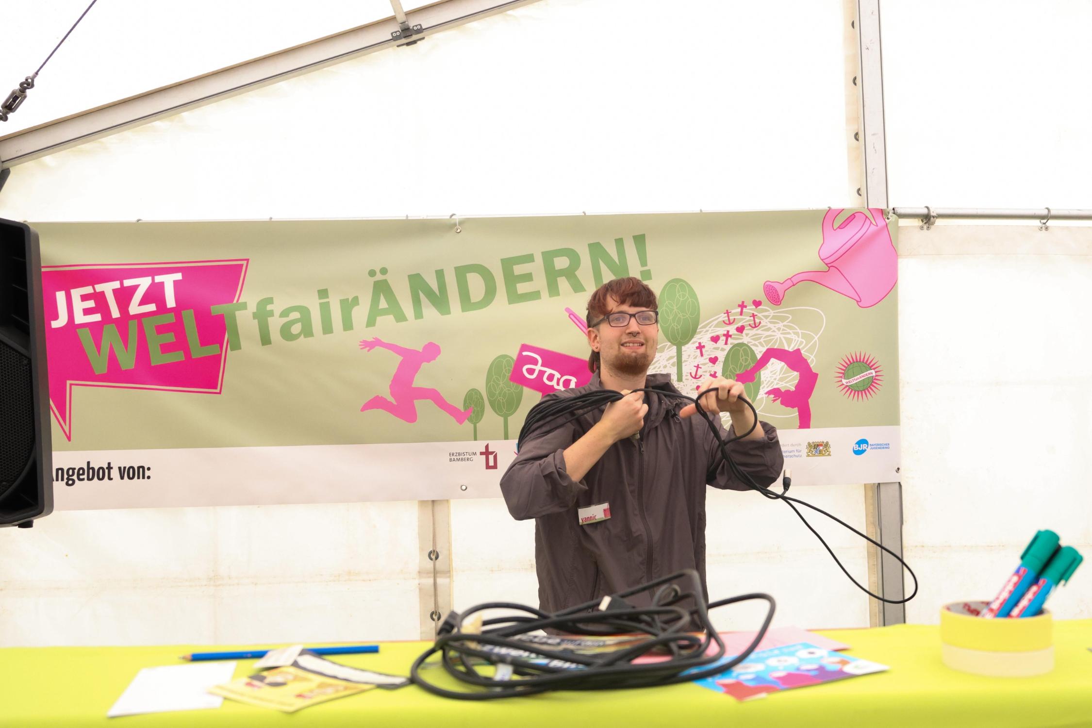Workshopleiter Yannic an der Grund- und Mittelschule Markt Erlbach