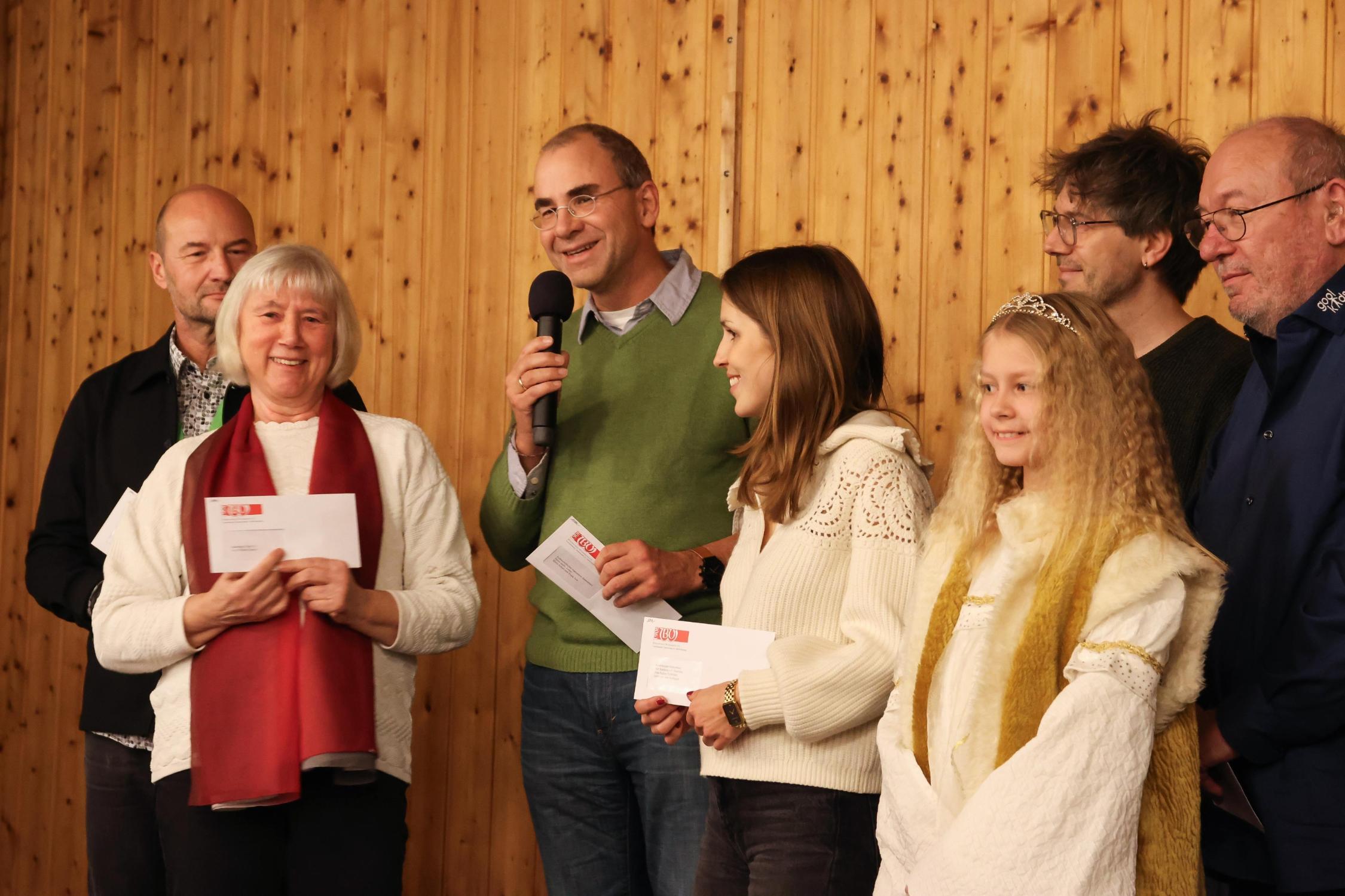 Björn Scharf stellt die Arbeit im 'IMMERHIN' vor.