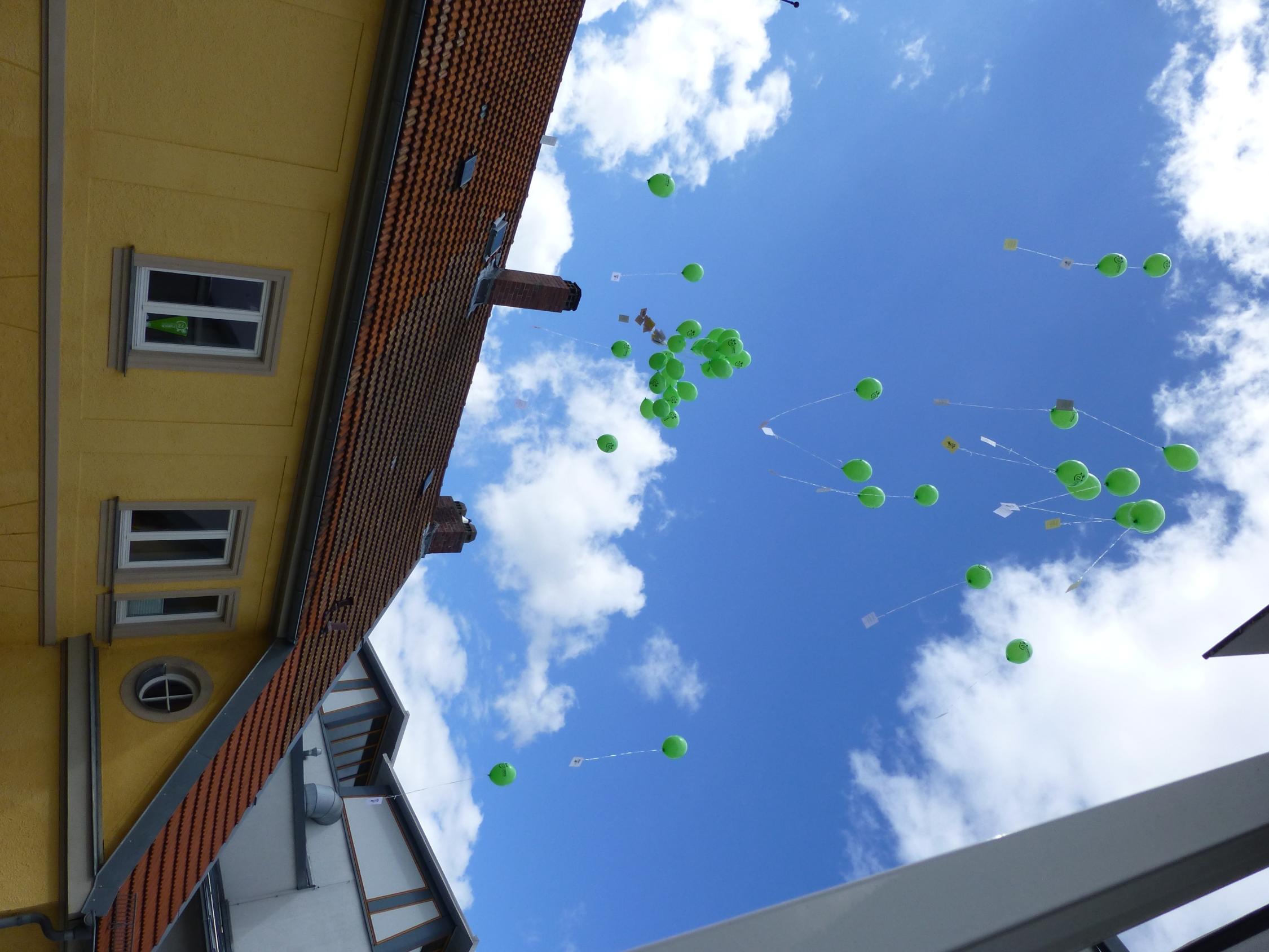 72 Luftballons für 72-Stunden-Aktion