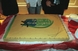 Anschneiden der Torte - Stiftungsgründung
