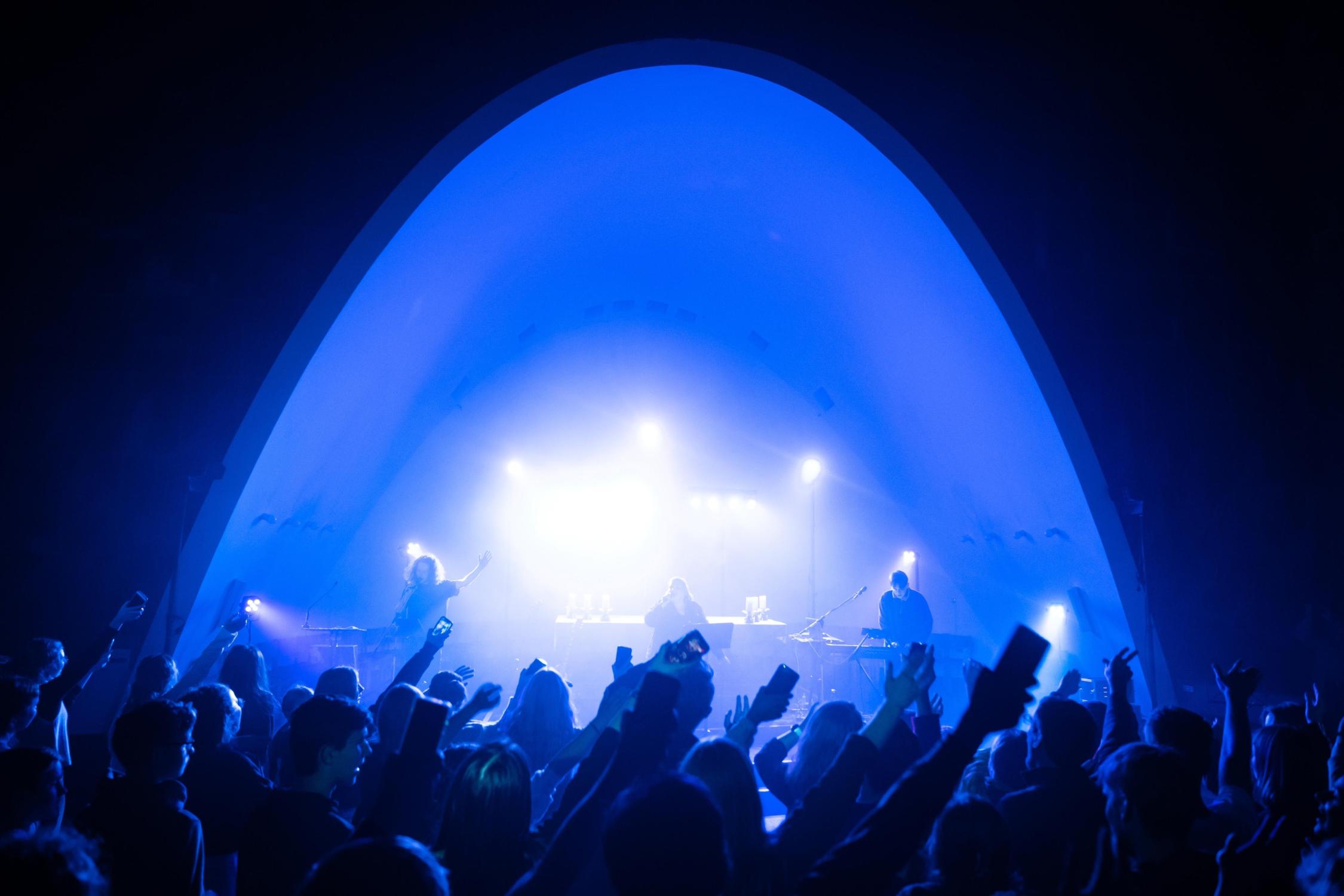 Beim 34. Festival religiöser Lieder feiert das Publikum begeistert mit.
