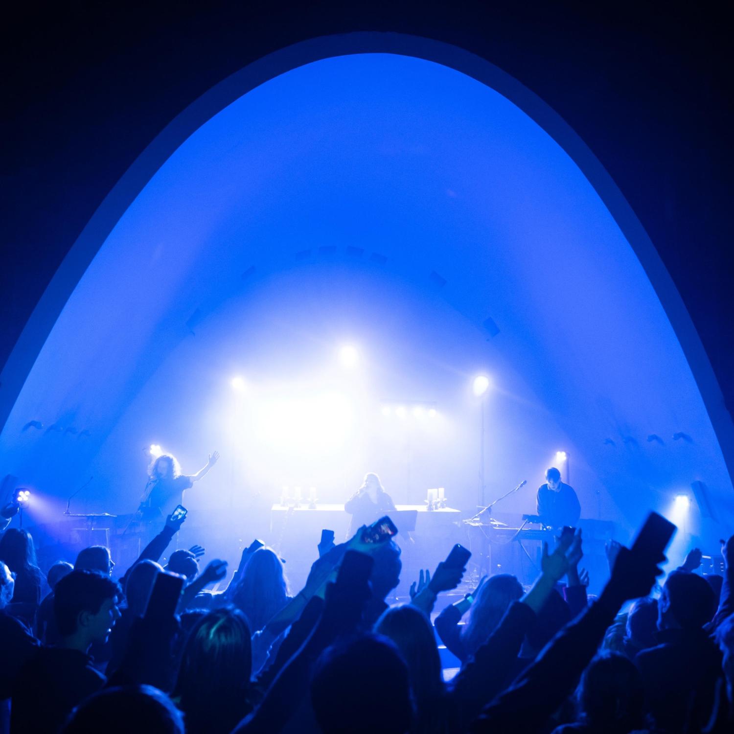 Beim 34. Festival religiöser Lieder feiert das Publikum begeistert mit.