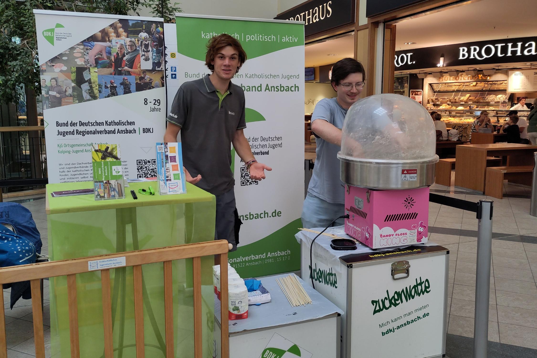 Der BDKJ-Regionalverband Ansbach, die KjG Ansbach und die Fachstelle Ansbach (Büro Ansbach) auf der ersten „Brückenbauer“ Infomesse in Ansbach.