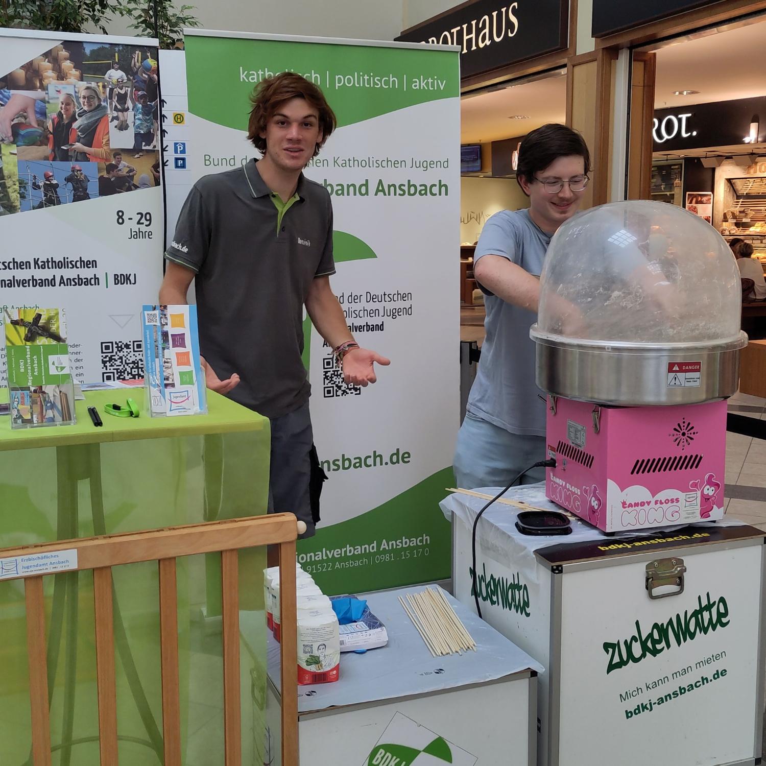Der BDKJ-Regionalverband Ansbach, die KjG Ansbach und die Fachstelle Ansbach (Büro Ansbach) auf der ersten „Brückenbauer“ Infomesse in Ansbach.