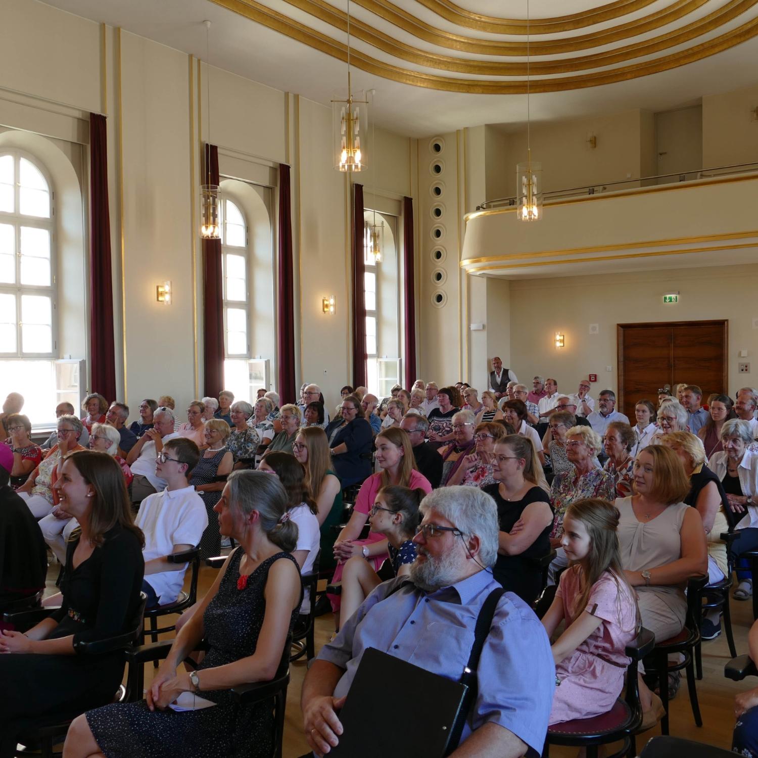 Die „Stiftung für das Ehrenamt“ zeichnete zahlreiche Ehrenamtliche im Bistumshaus St. Otto aus.