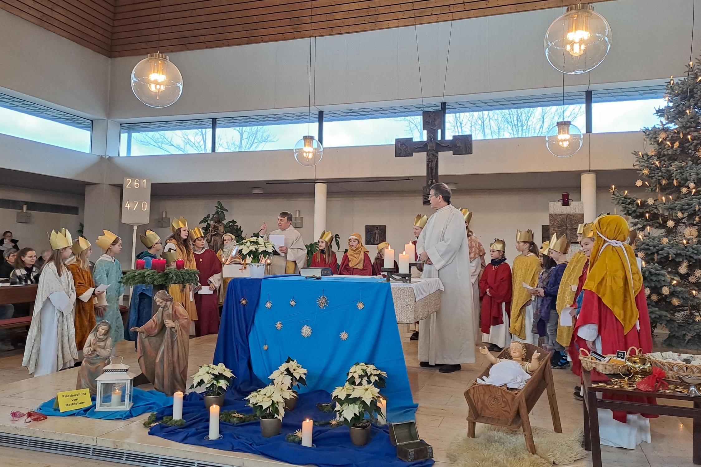 Entsendungsgottesdienst der Sternsinger am 6. Januar 2023 in St. Hedwig in Nürnberg – eine der teilnehmenden Kirchengemeinden aus dem Erzbistum Bamberg.