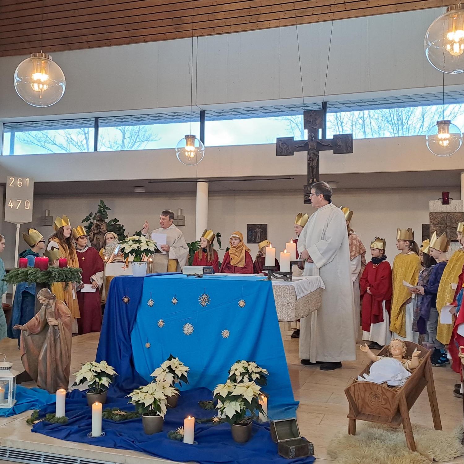 Entsendungsgottesdienst der Sternsinger am 6. Januar 2023 in St. Hedwig in Nürnberg – eine der teilnehmenden Kirchengemeinden aus dem Erzbistum Bamberg.