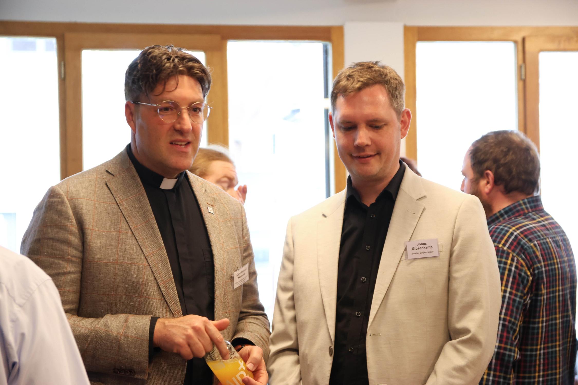 Gerd Richard Neumeier im Gespräch mit Jonas Glüsenkamp.