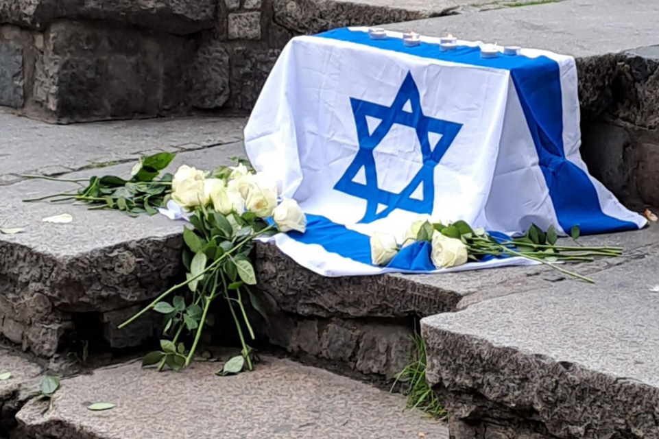 Mahnwache für Israel am Bamberger Gabelmann.