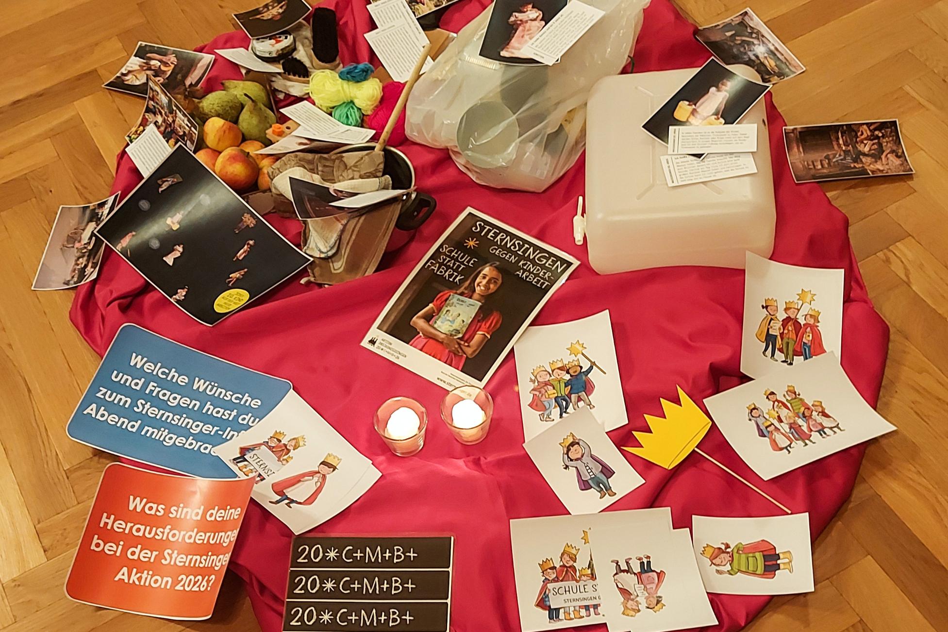 Sternsinger-Infoabend: Materialien, um sich auf die Sternsingeraktion 2026 einzustimmen.