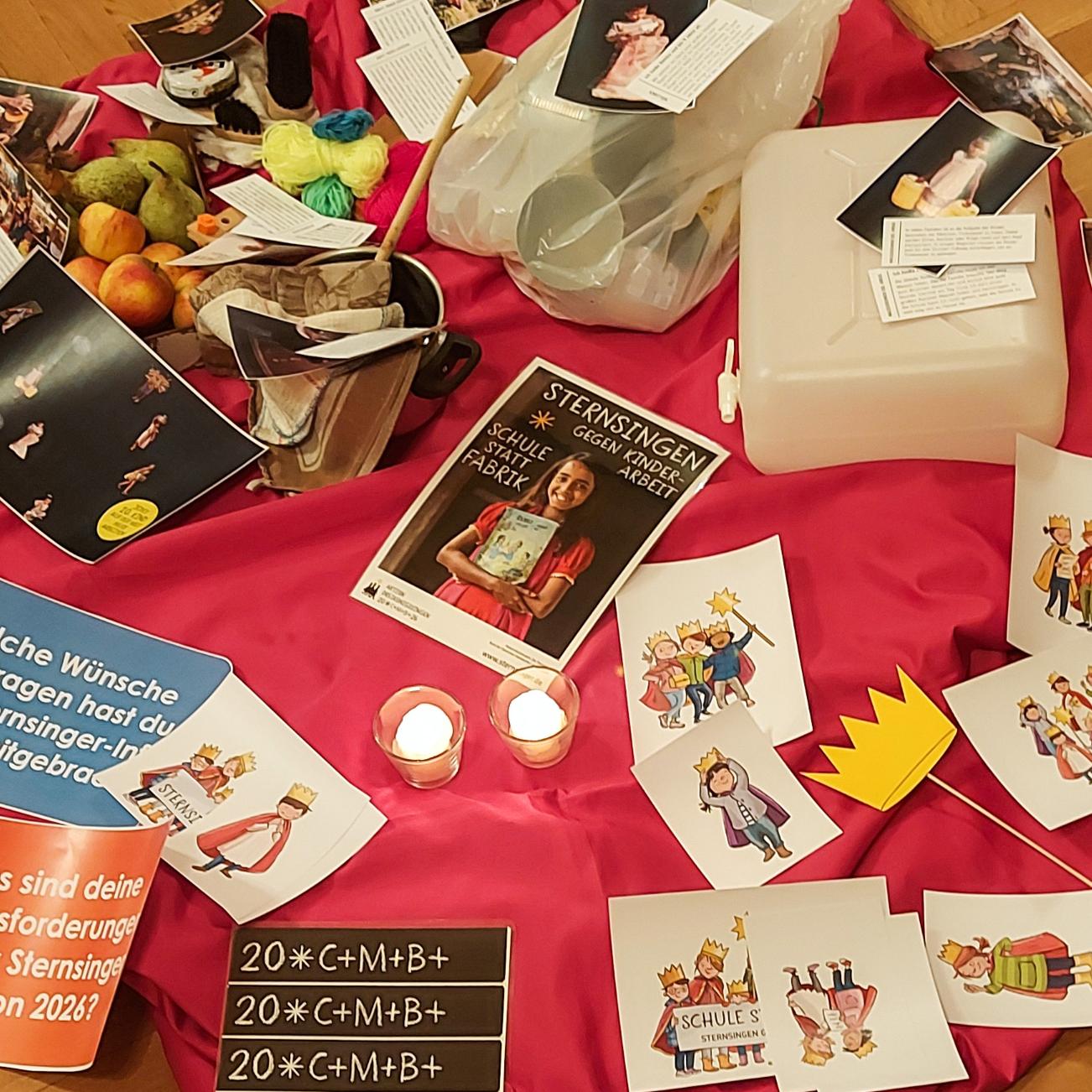 Sternsinger-Infoabend: Materialien, um sich auf die Sternsingeraktion 2026 einzustimmen.