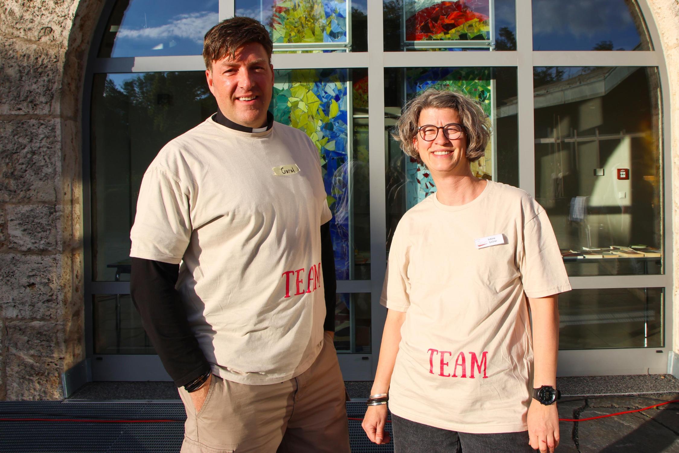 Teil des Teams: Diözesanjugendpfarrer Gerd Richard Neumeier und die Leiterin von Burg Feuerstein, Sabine Grüner.