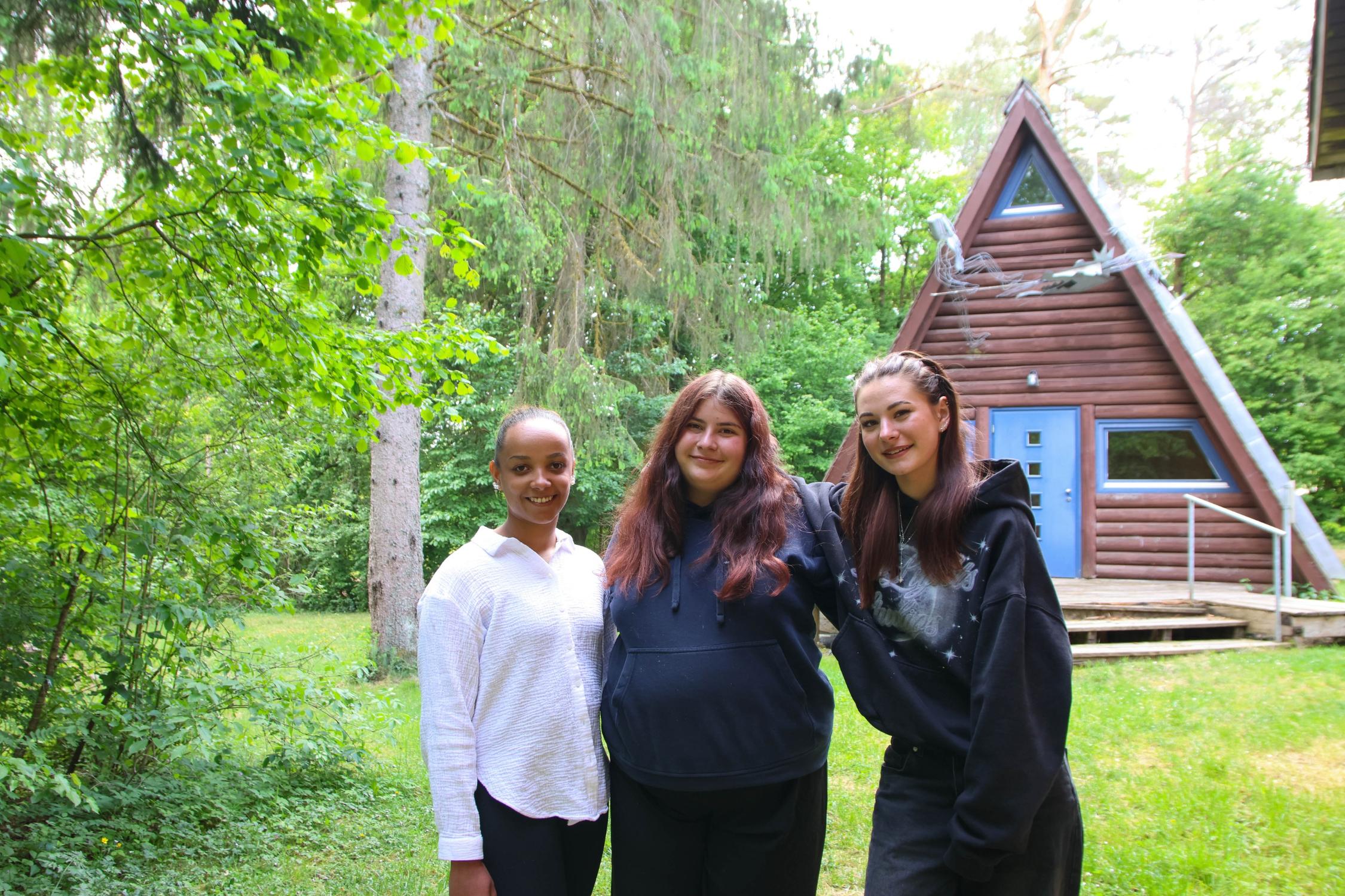 Teilnehmerinnen aus dem BFD-Jahrgang 2024/25 (v.l.): Sharon (17), Gina (20) und Kyra (17).