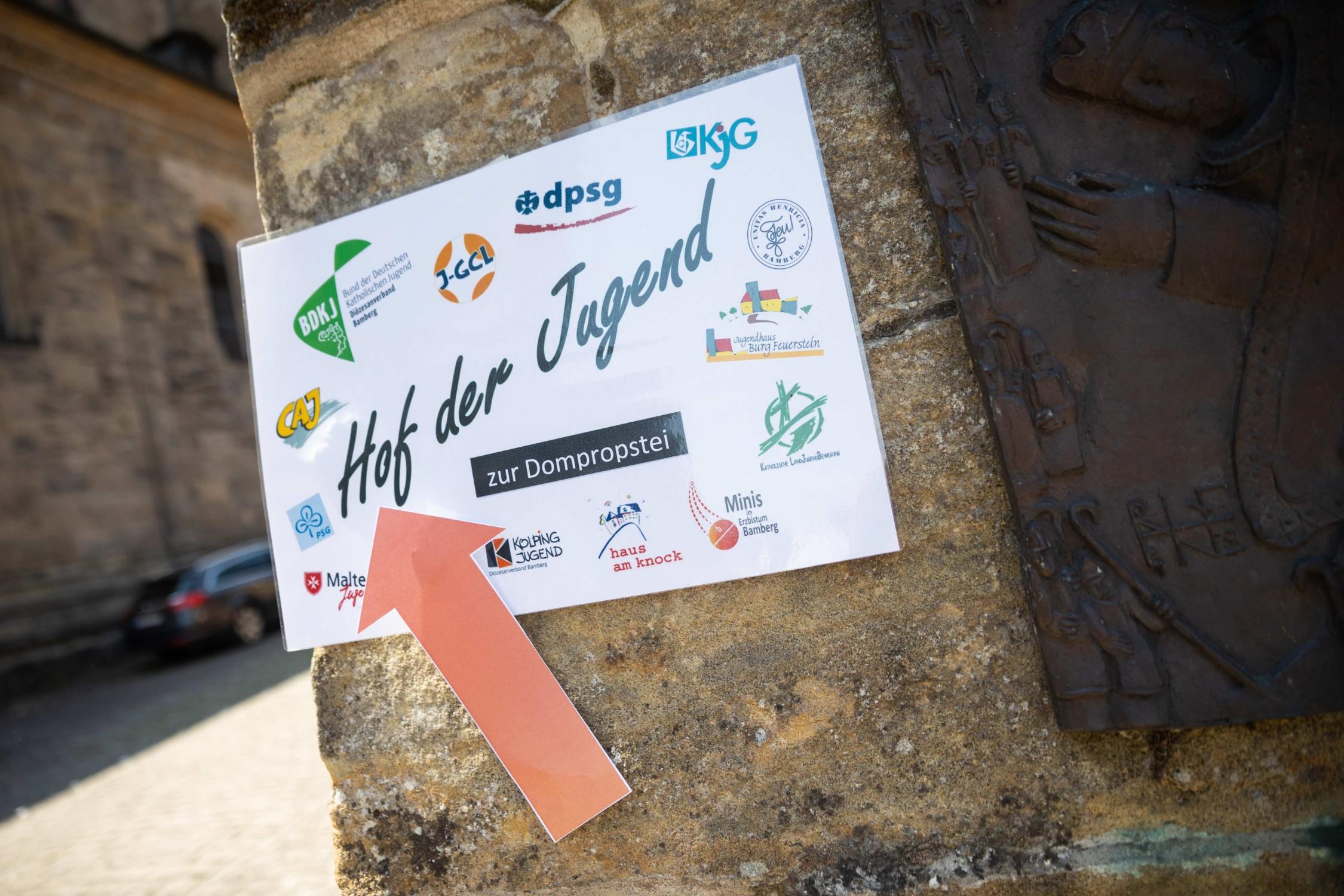 Plakat vom 'Hof der Jugend'