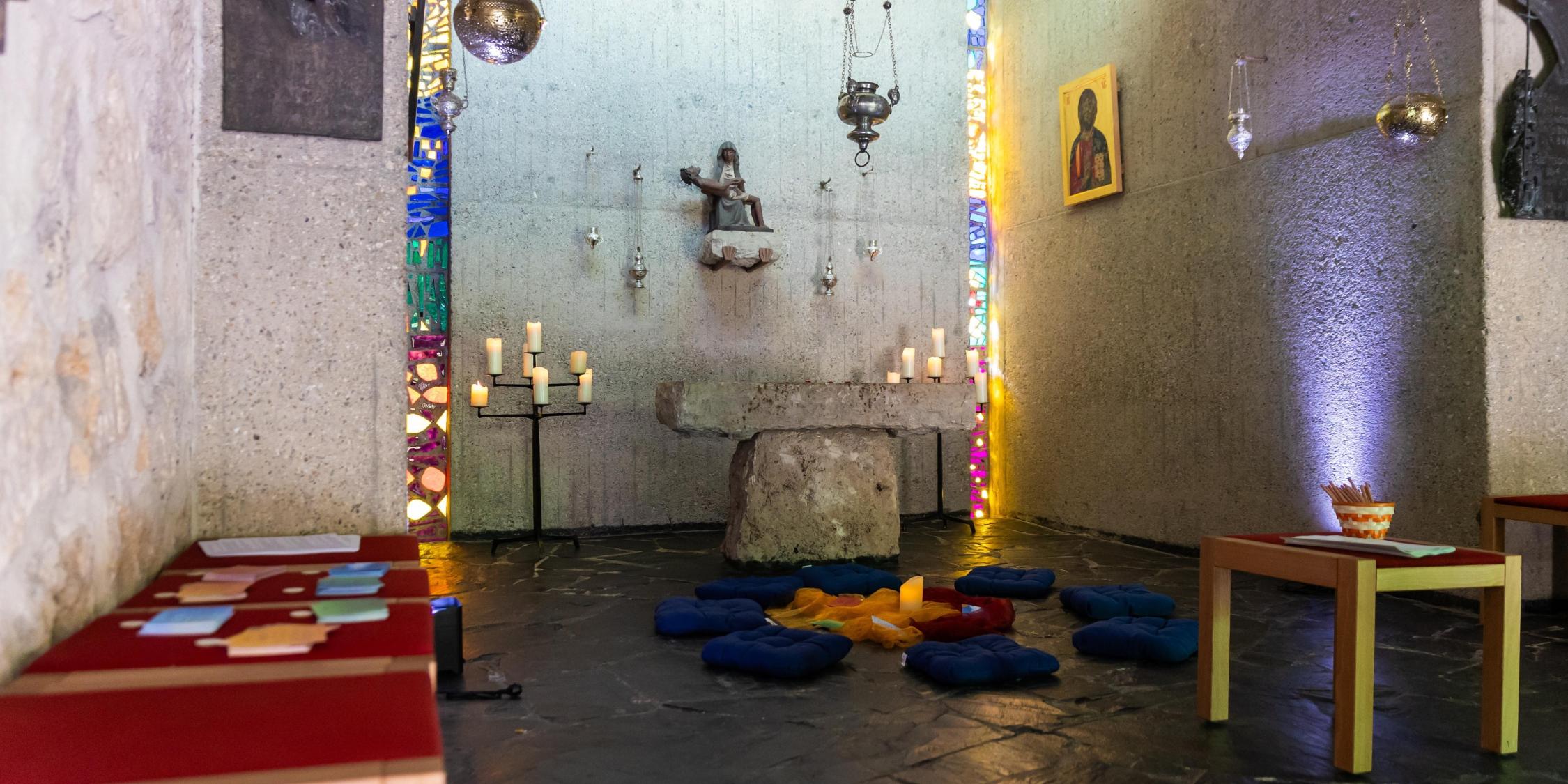 Raum der Ruhe im Glockenturm des Jugendhauses Burg Feuerstein.